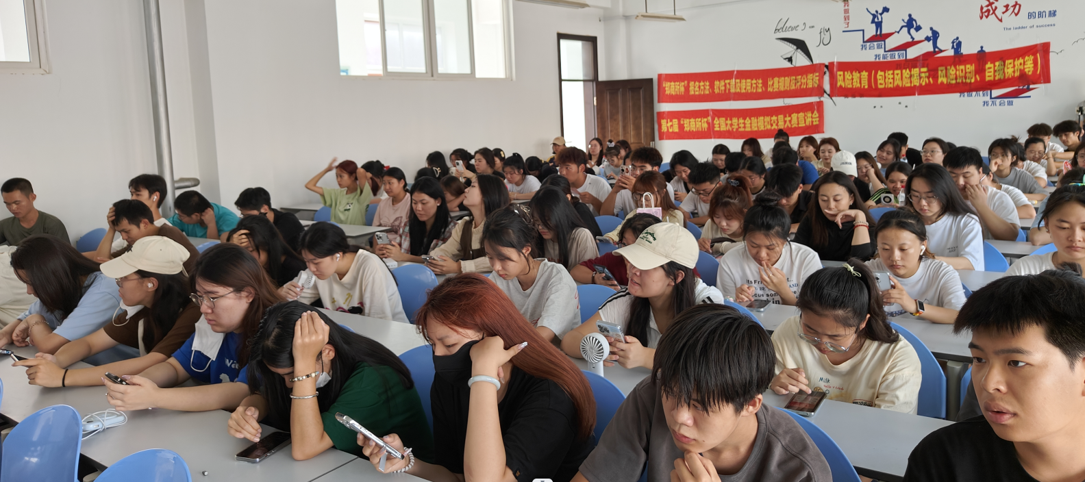 “期貨知識進(jìn)校園”暨第七屆“鄭商所杯”全國大學(xué)生金融模擬交易大賽宣講會新聞稿 “期貨知識進(jìn)校園”暨第七屆“鄭商所杯”全國大學(xué)生金融模擬交易大賽宣講會新聞稿